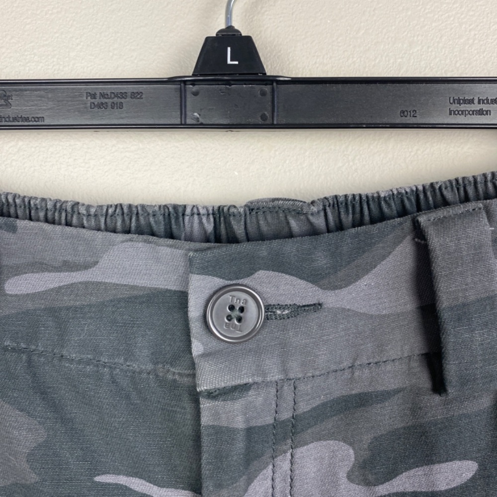 Aritzia TNA Gray Camo Jogger Pants - Size Medium - Picture 4 of 7